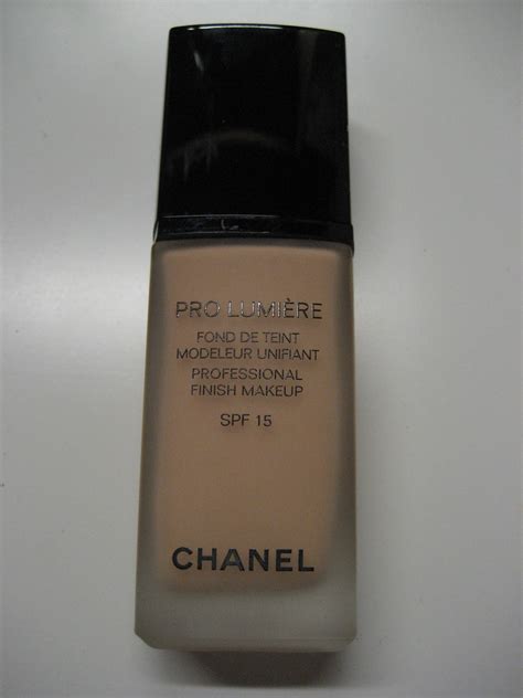 chanel pro lumiere foundation
